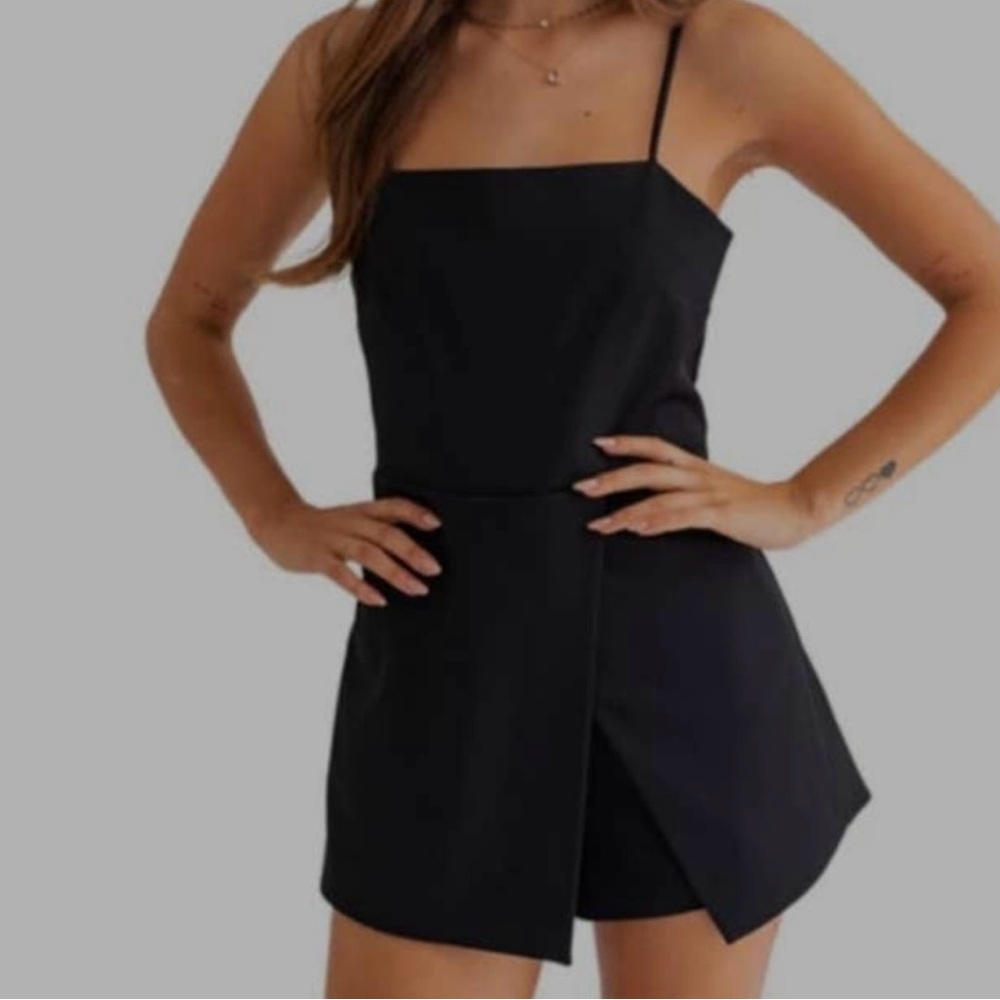 Le Lis Square neck Romper Size XS Black NWT